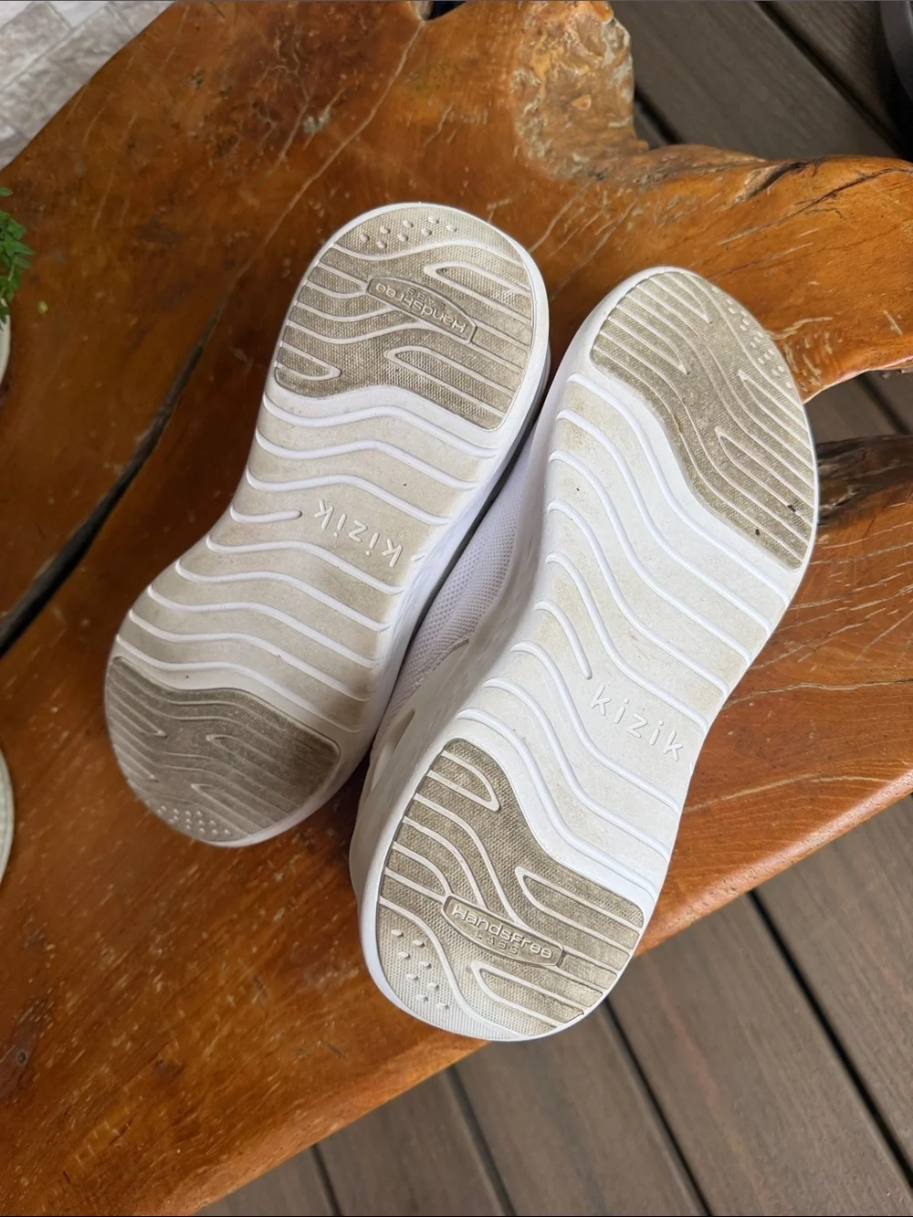 KIZIK Athens Hands-Free Sneaker